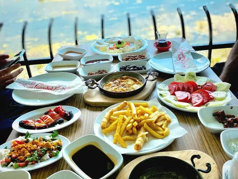 Açina Gondol Cafe Restoran