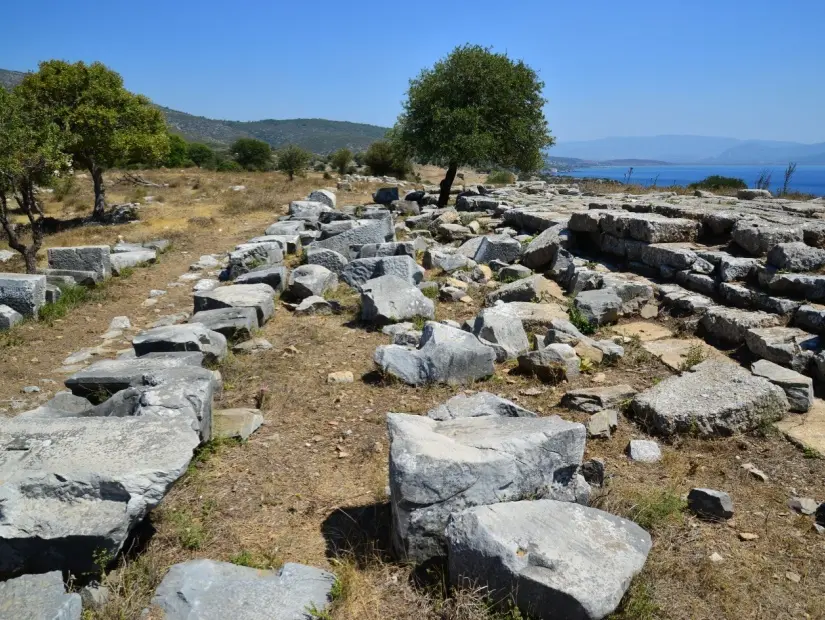 Notion Antik Kenti İzmir Ahmetbeyli'de bulunmaktadır.