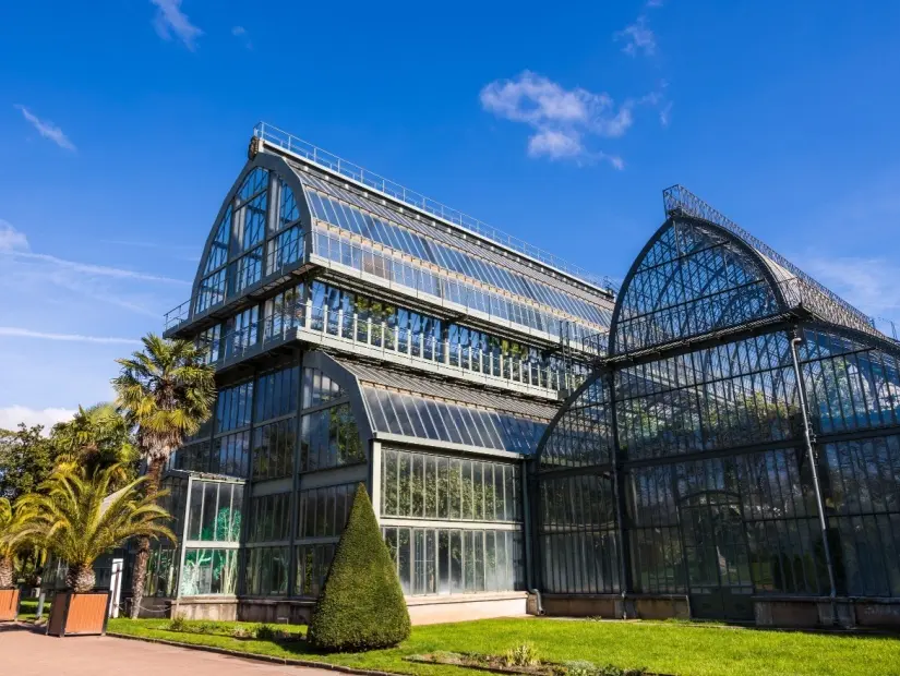 Parc de la Tête d'Or'un içindeki Lyon Botanik Bahçesi'nin büyük seraları