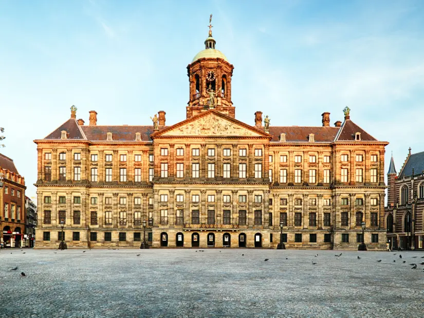 Amsterdam, Hollanda'daki Kraliyet Sarayı görünümü
