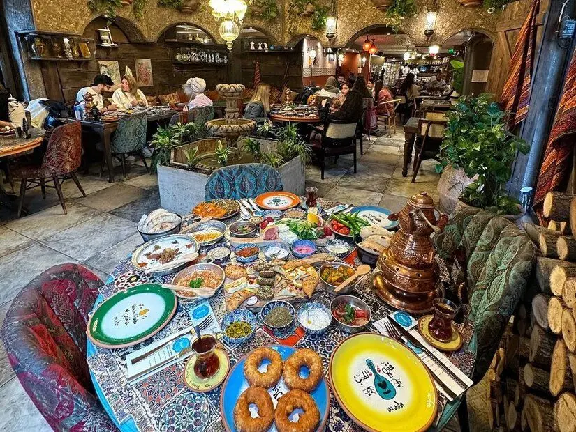 Arada Endülüs / Beyoğlu