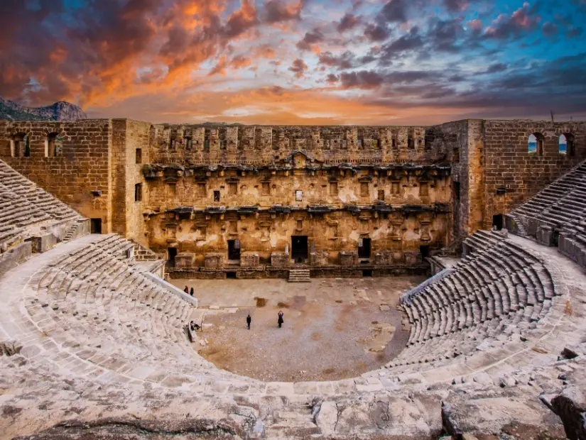 Antalya, Türkiye'deki eski amfitiyatro Aspendos