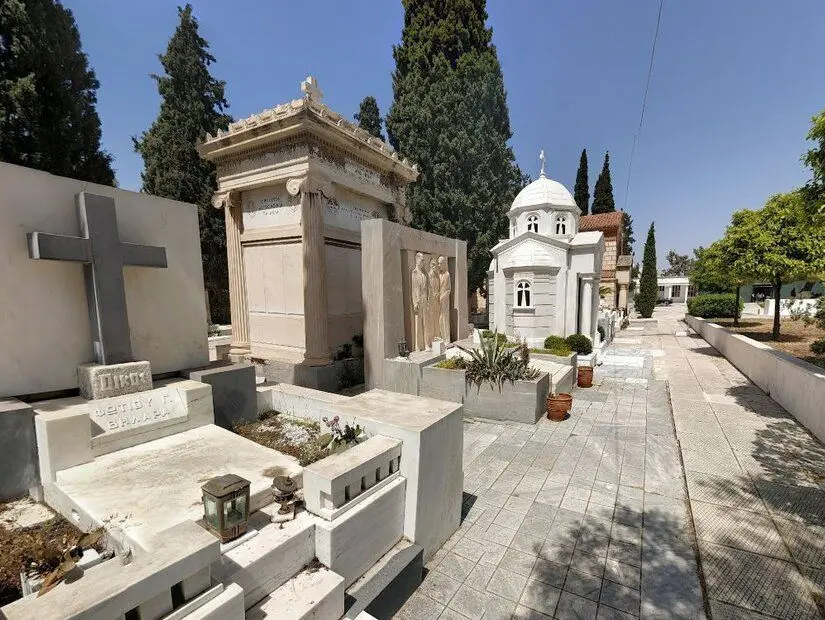 Yunanistan'daki Atina'nın ilk mezarlığının mezarları