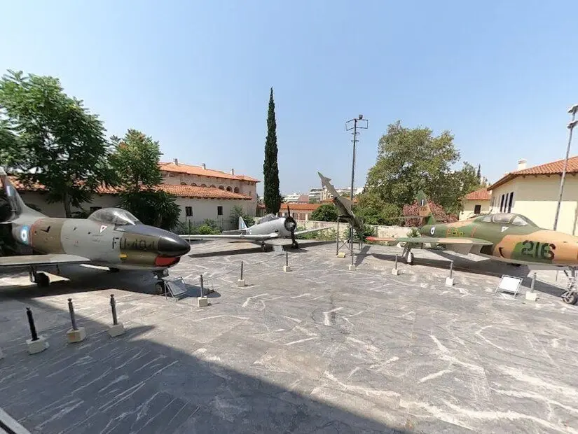 Atina Savaş Müzesi kullanılmayan uçaklar 