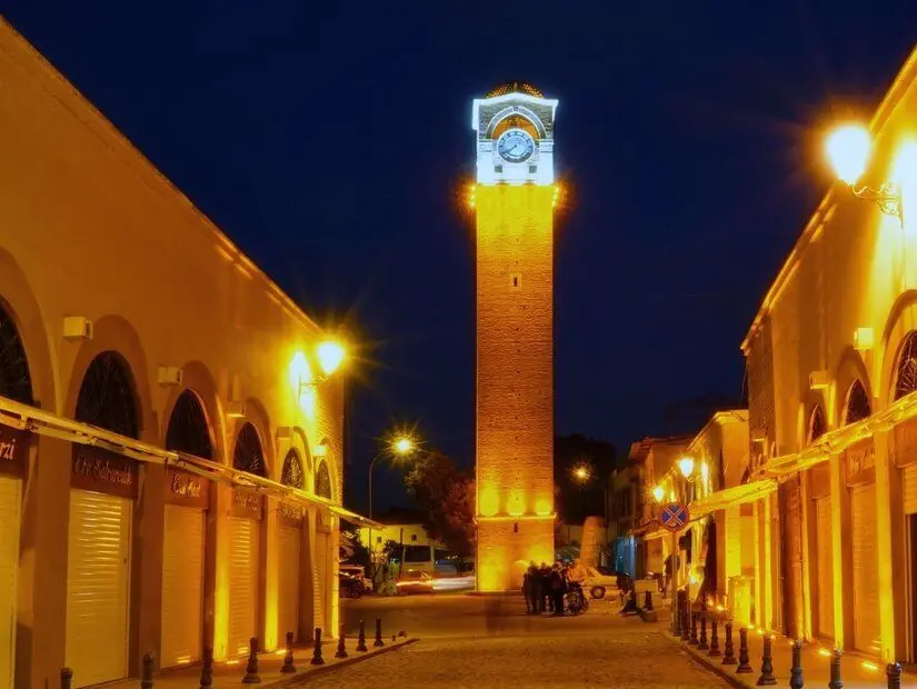 Büyük Saat Kulesi akşam görünümü