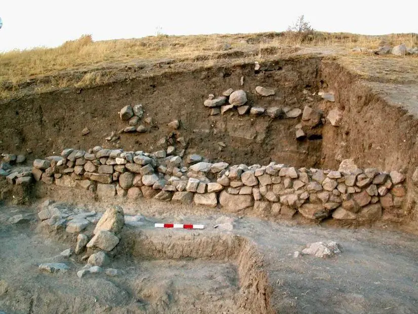  Çadırhöyük ve Peyniryemez Köyü kazı alanı