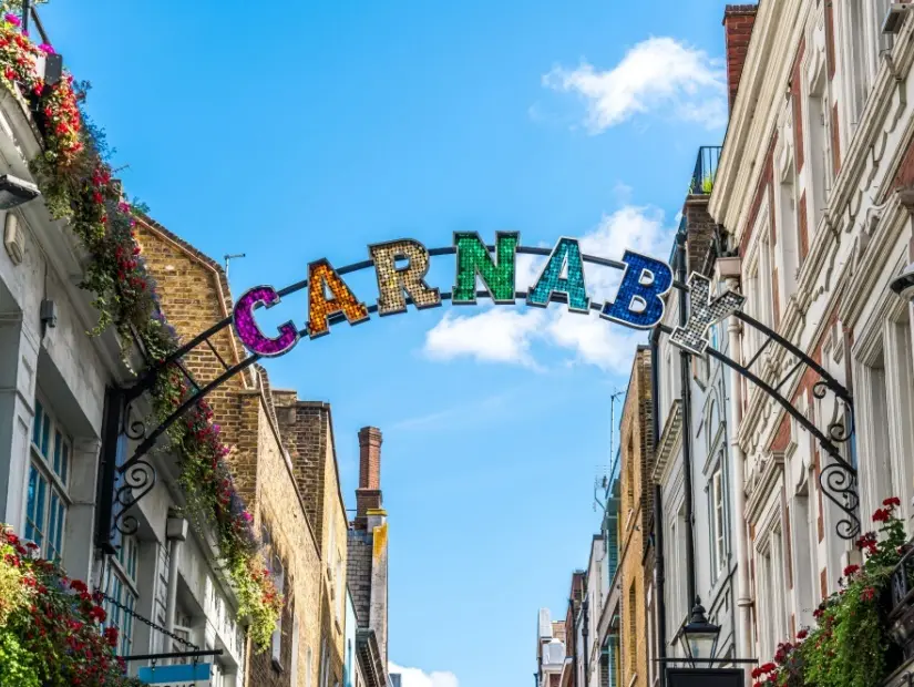 Londra, Birleşik Krallık'taki Carnaby sokak tabelası