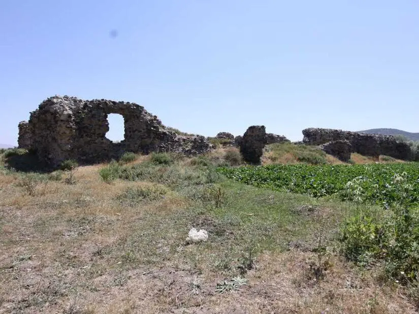 Çekereksu Hanı kalıntıları