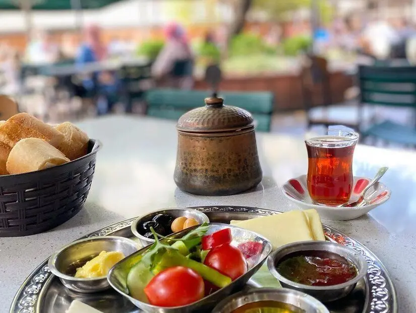Çengelköy Tarihi Çınaraltı - Çınarlı Cami Sk./Çengelköy