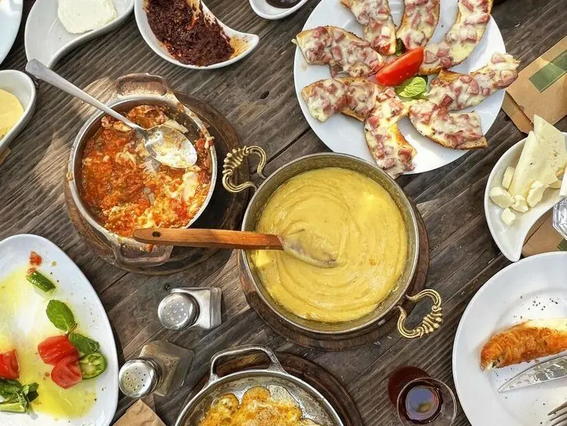 Çeşme Sedir Kahvaltı / Çeşme