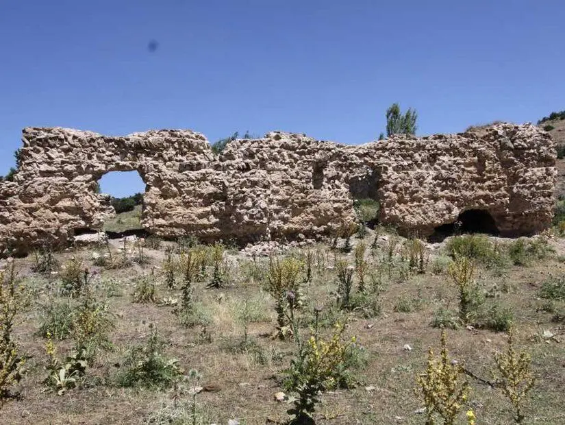 Çınçınlı Sultan Hanı kalıntıları