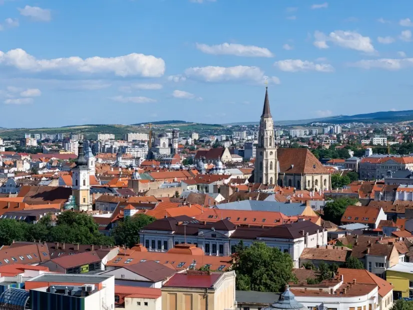 St. Michael Kilisesi dahil Cluj-Napoca (Romanya) şehir manzarası