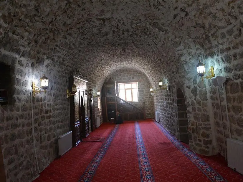 Çukurca Emir Şaban Camii iç görünümü