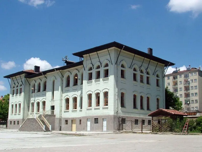 Cumhuriyet İlkokulu binası