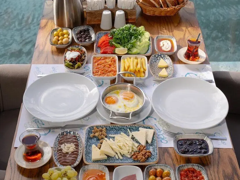 Denizpark Cafe & Restaurant / Bostanlı