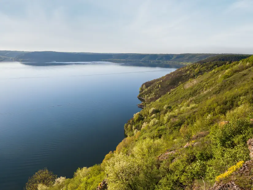Dinster Nehri Kanyonu'nun muhteşem bahar manzarası