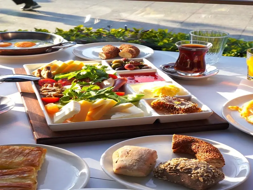  Divan Brasserie / Bebek