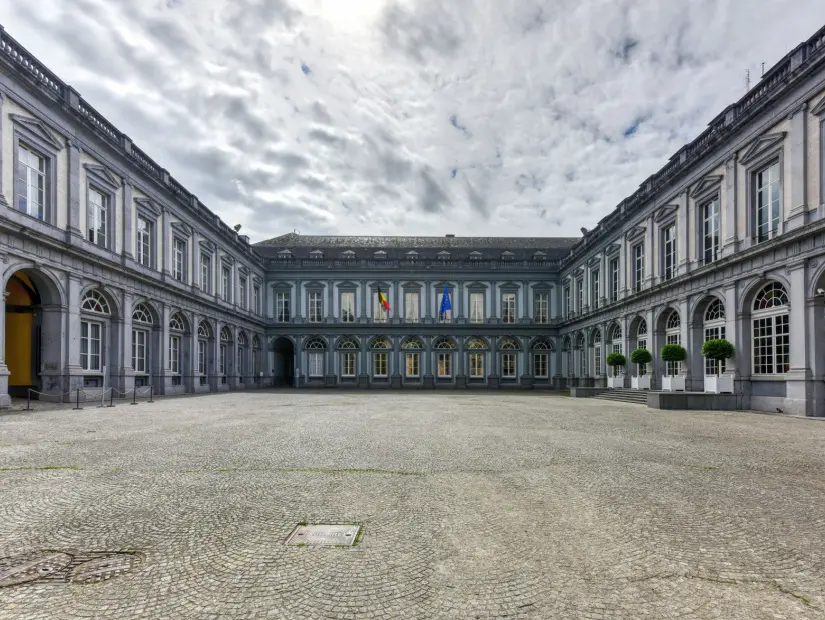  Egmont Sarayı,  Belçika'daki Petit Sablon Meydanı'nda bulunan büyük bir konaktır. 