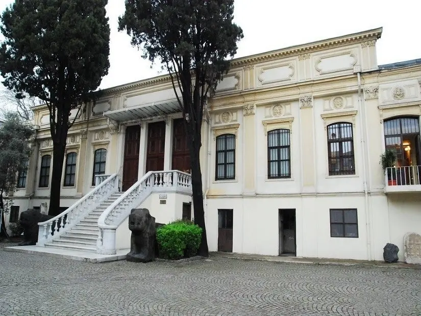 Eski Şark Eserleri Müzesi  dış görünümü