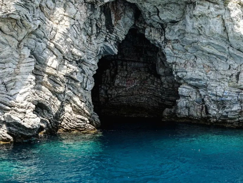  Fosforlu Mağara girişi