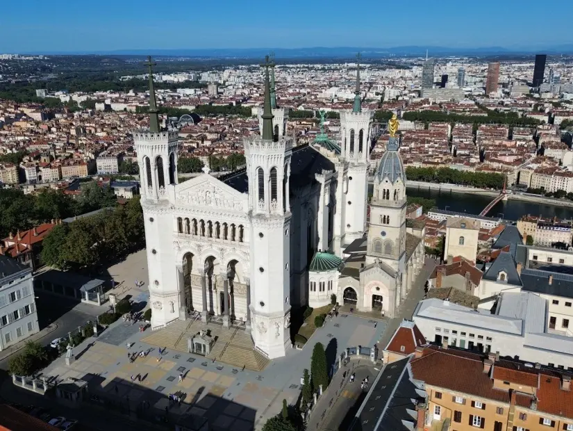 drone fotoğrafı Notre-Dame de Fourviere Bazilikası, Basilique Notre-Dame de Fourvière lyon Fransa Avrupa