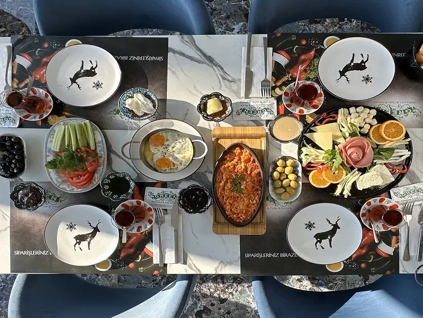 Green Garden Restaurant Cafe / Fatih