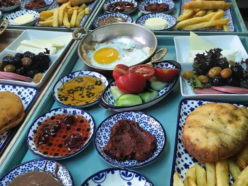 Güneşoğlu Bahçe Cafe & Restaurant / Ferizli