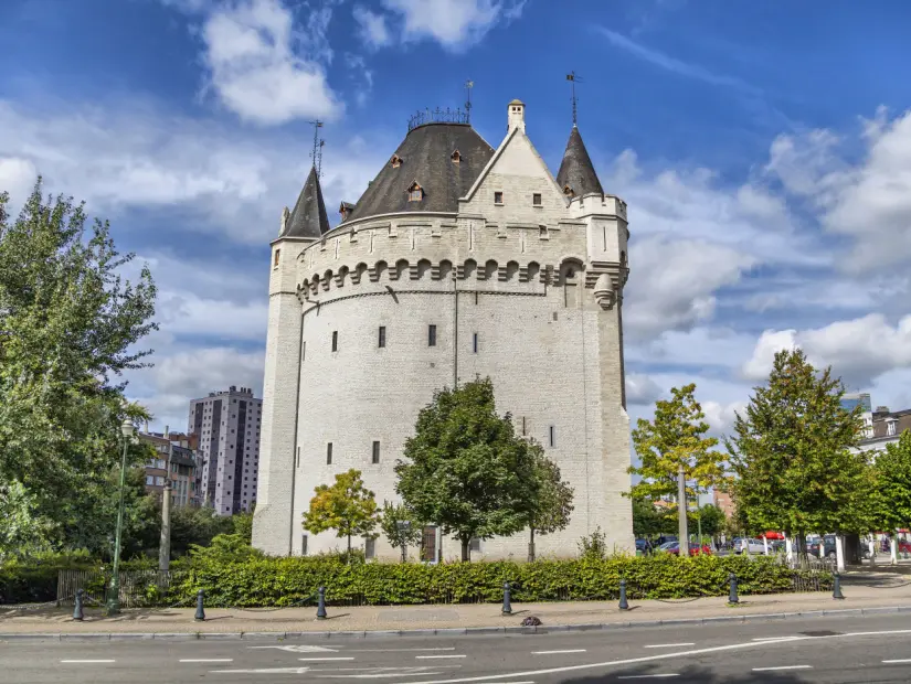 Halle Kapısı - Brüksel, Belçika'nın ortaçağ İkinci Şehir Duvarlarının bir parçası