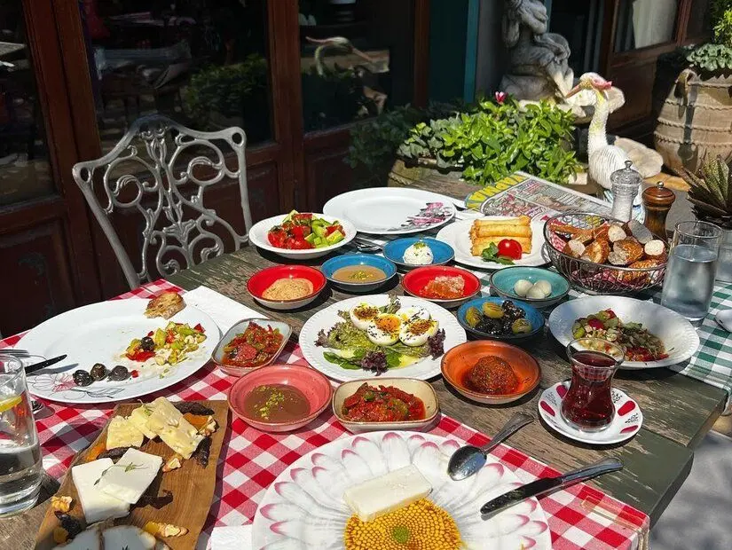 House of Medusa Restaurant / Fatih