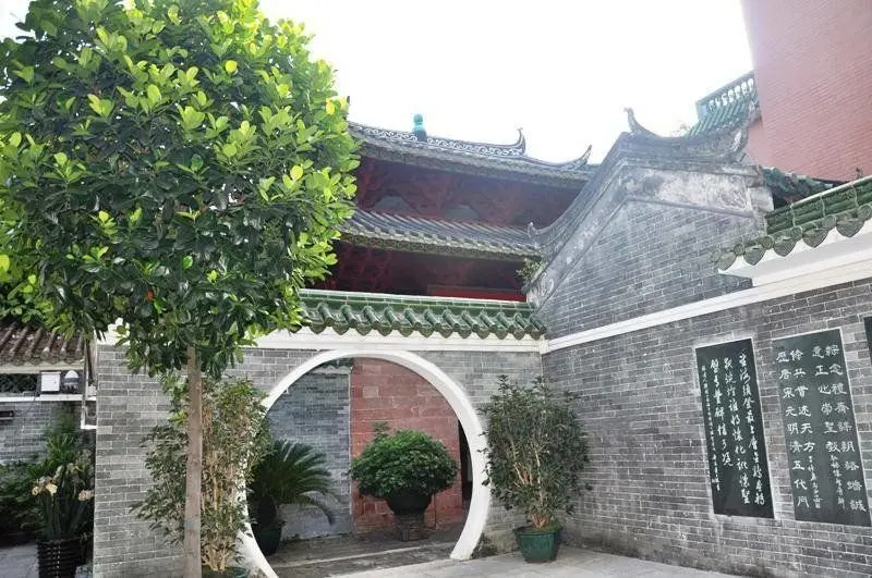 Huaisheng Camii  dış görünümü
