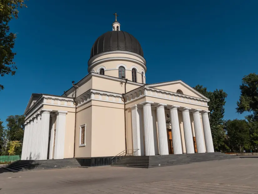 Katedral Parkı'ndaki İsa'nın Doğuşu Katedrali, Kişinev, Moldova