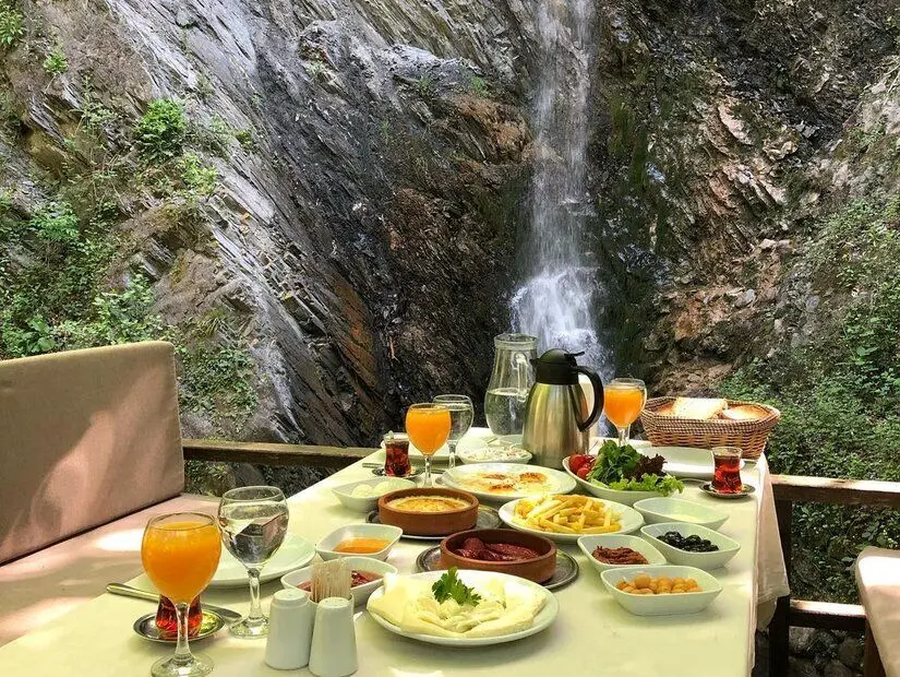 İstanbuldere Alabalık Evi & Restoran / Sapanca