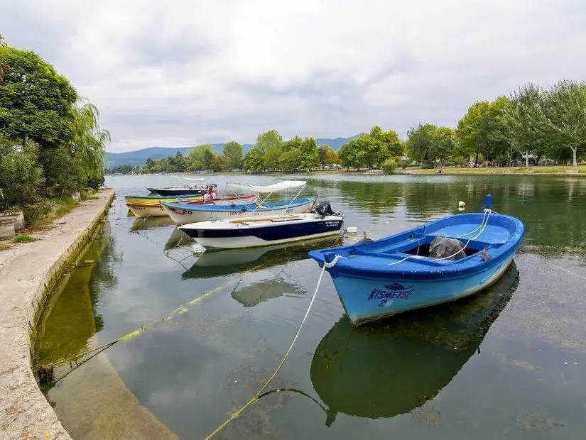 Bursa, Türkiye'de İznik Gölü'nde balıkçı tekneleri