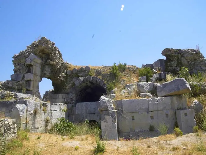 İznik Antik Roma Tiyatrosu kalıntıları