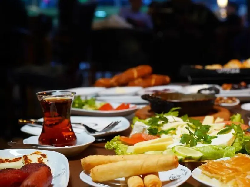 Kahve Teknesi Cafe Restaurant / Barış