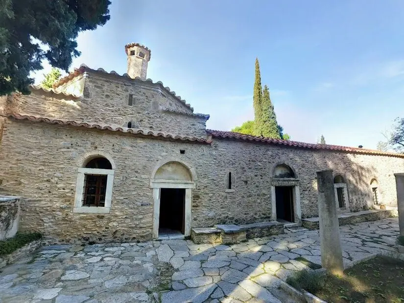 Kaisariani, Yunanistan'ın Atina yakınlarındaki Hymettus Dağı'ndaki Bizans manastırı. 