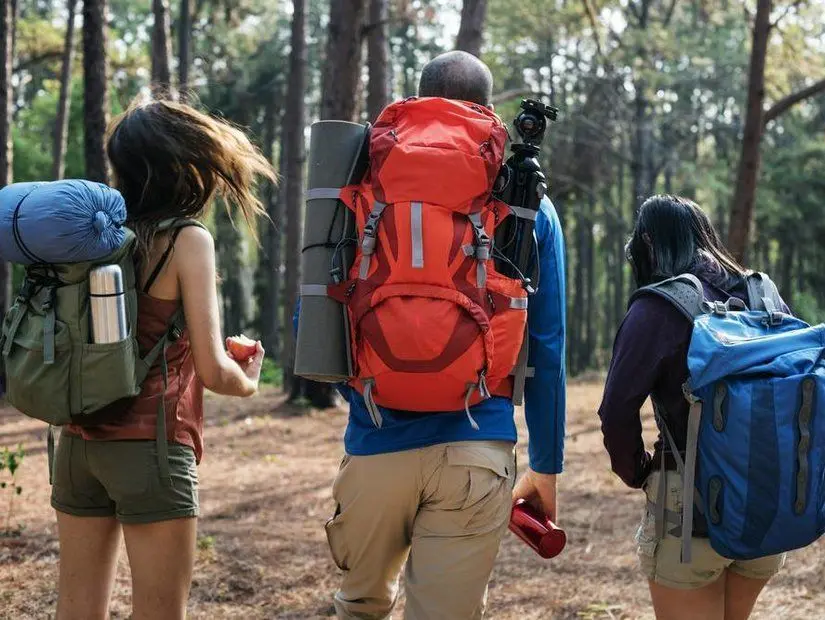 kamp yapan insanlar