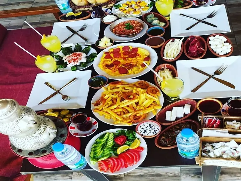 Kemeraltı Serpme Kahvaltı / Sille