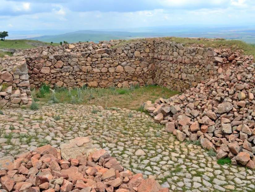 Kerkenes Harabeleri (Kinesi Yeraltı Şehri, Pteria) tarihi yeraltı şehri