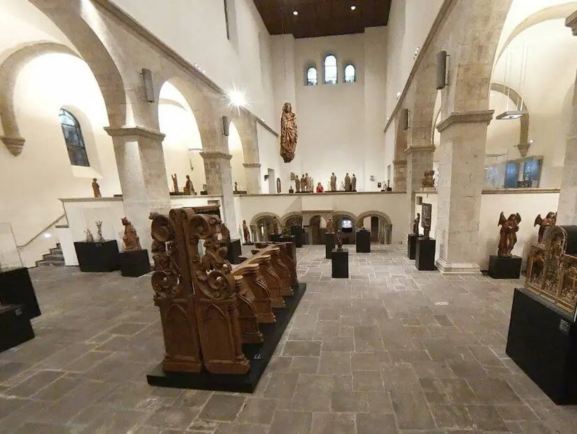 Köln Schnütgen Müzesi iç görünümü