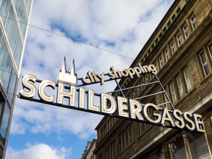Almanya'nın Köln şehrinin en popüler alışveriş caddesi olan Schildergasse'de bir tabela.