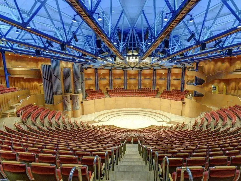 Köln’ün en büyük  senfonik konser salonu  Kölner Philharmonie