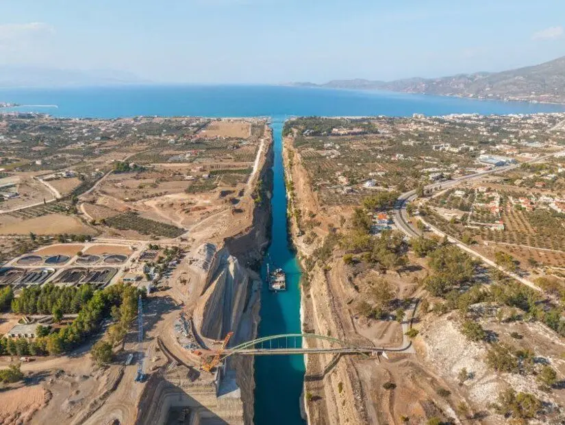  Korint Kanalı havadan görünümü