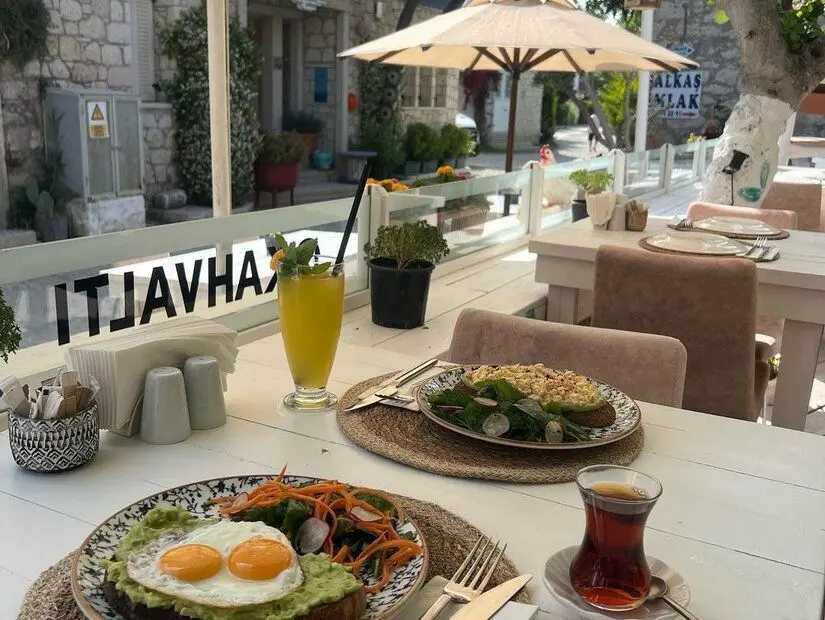 Köşe Bahçe Kahvaltı / Alaçatı