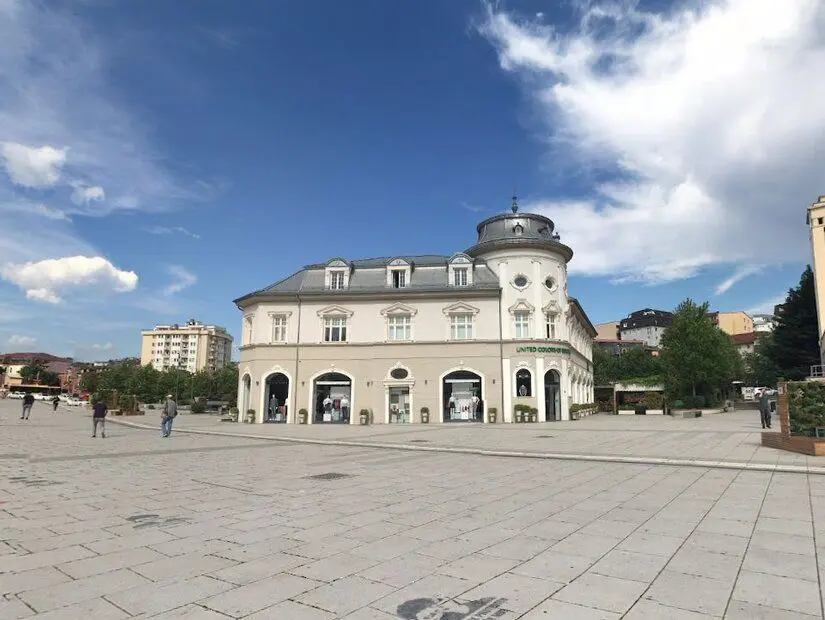 kosova ulusal tiyatrosu dış görünümü