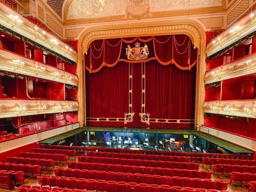  Kraliyet Opera Binası (Royal Opera House) iç görünümü