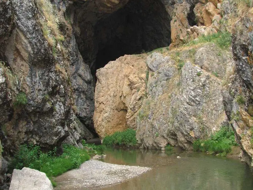 Künav Mağarası