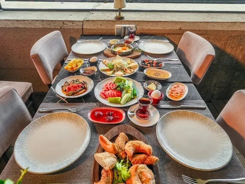 L’aura Kitchen & Bar / Konak