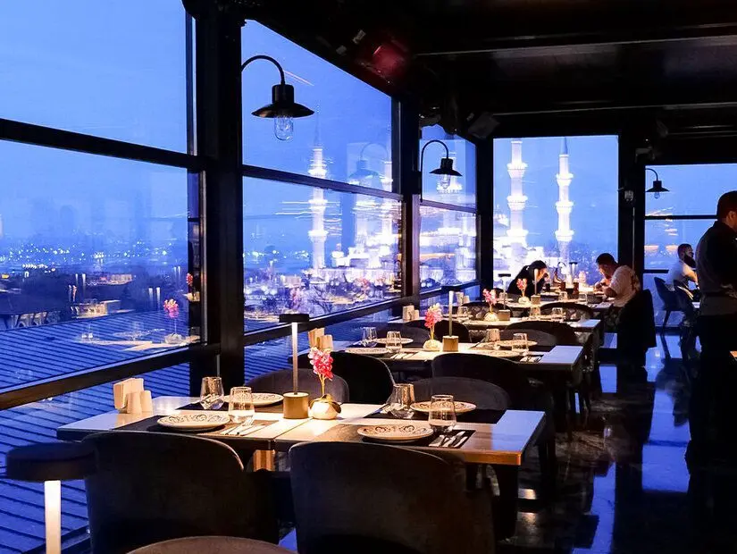 La Vida Rooftop Restaurant / Fatih