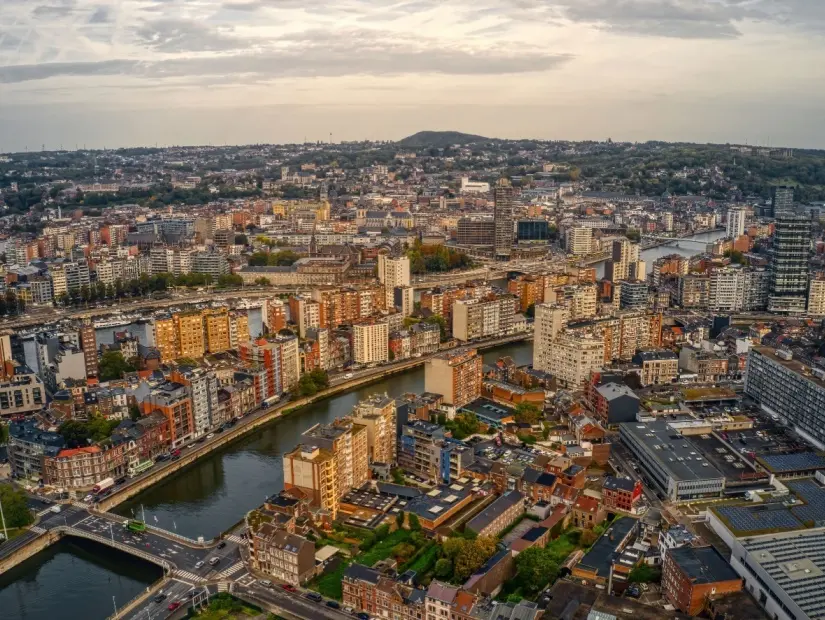 Sonbaharın başlarında Liège, Belçika Skyline'ın havadan görünümü